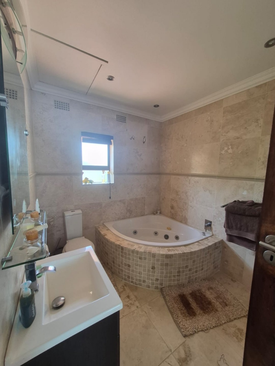 5 Bedroom Property for Sale in Blue Bend Eastern Cape